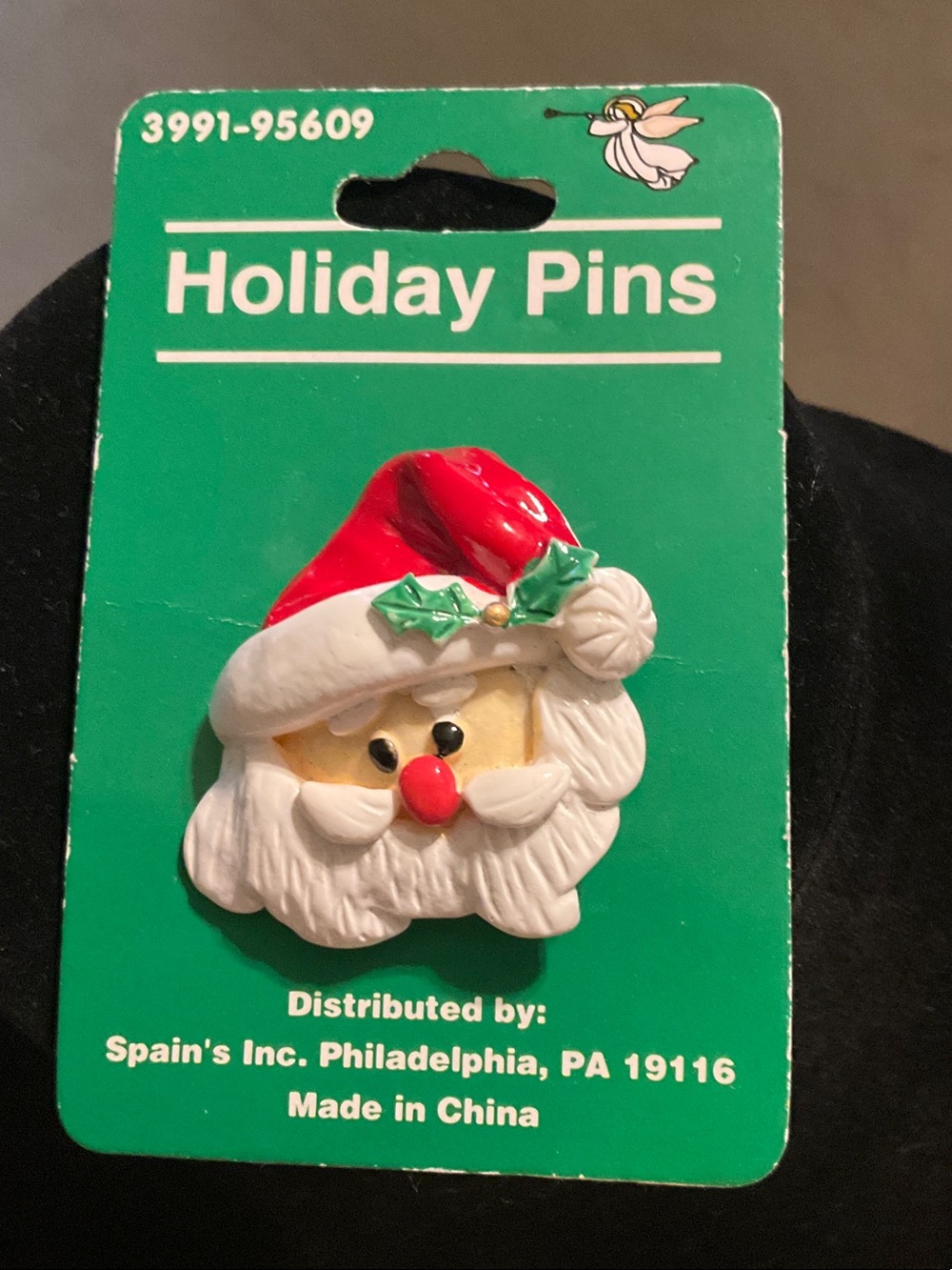 Vintage Holiday Santa Face Pin — Red & White Festive Design
